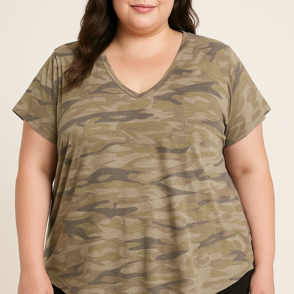 78 & Sunny Women’s Camo Print V-Neck Tee Shirt – Size 1X